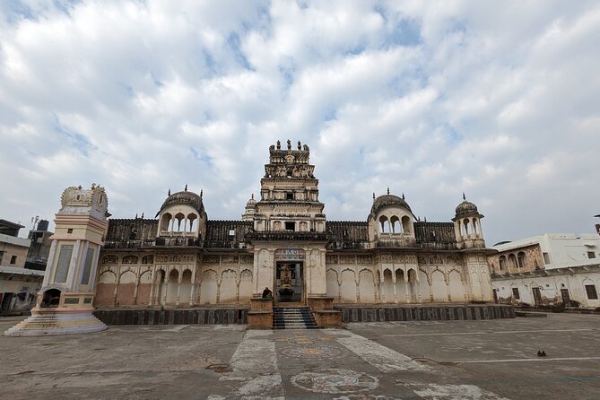Walking Sightseeing Tour - The Shine Pushkar - Brahma Temple: One Temple, One Big Explanation