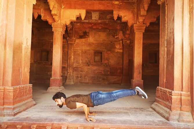Yoga class in Delhi - The 1-hour flow: warm-ups, poses, Pranayama, and meditation